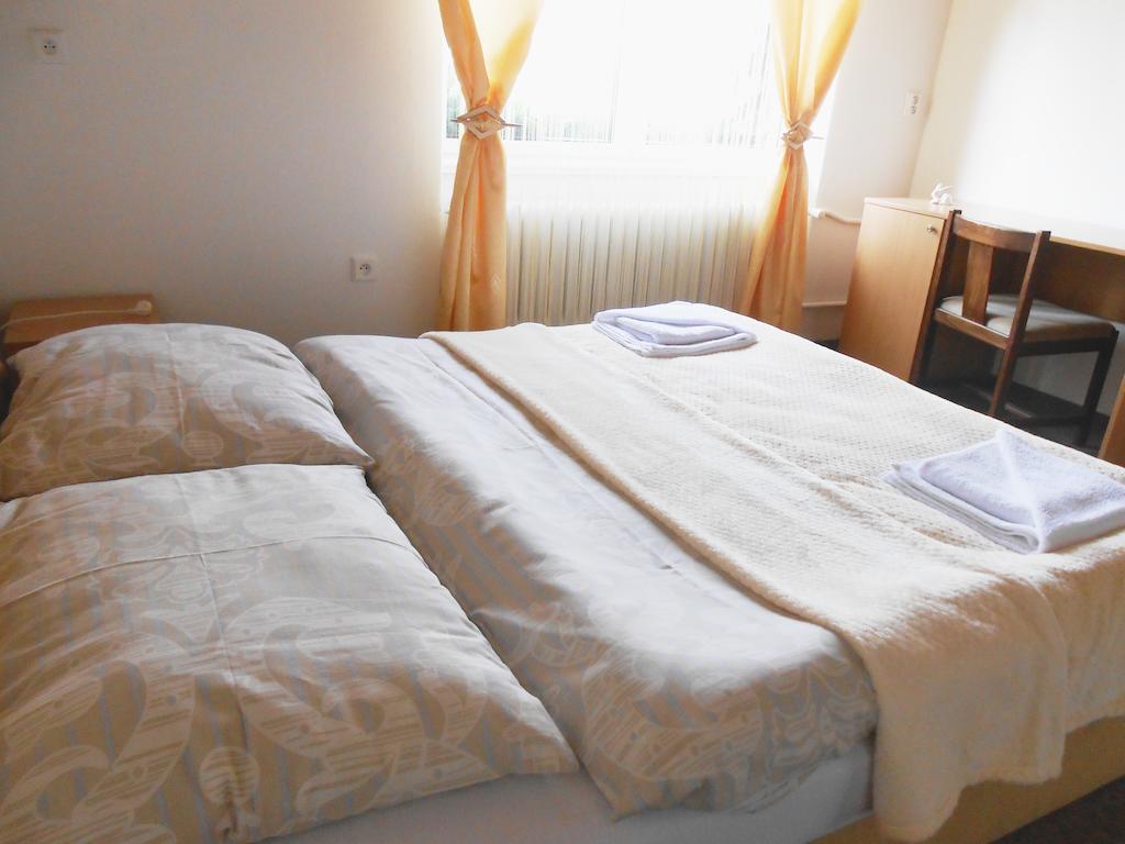 White Rabbit Hall Hotel Poděbrady Habitación foto